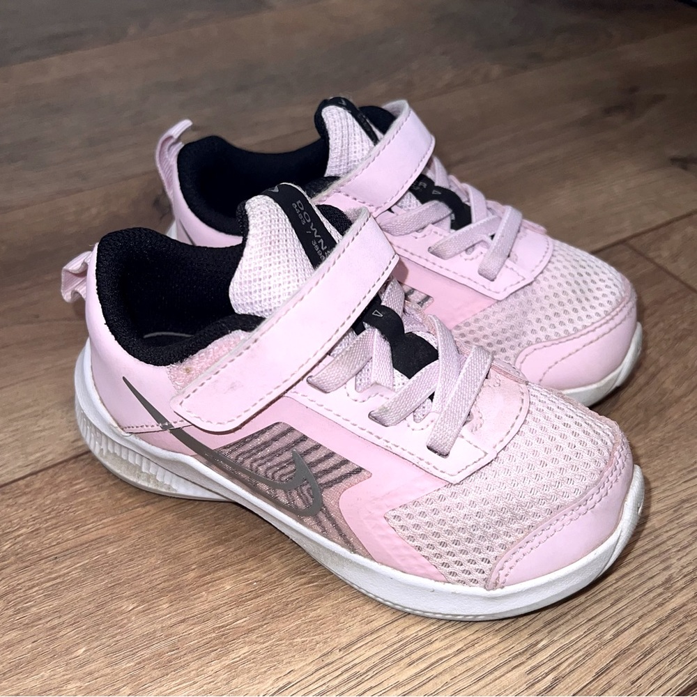 Toddler Nike light pink size 8